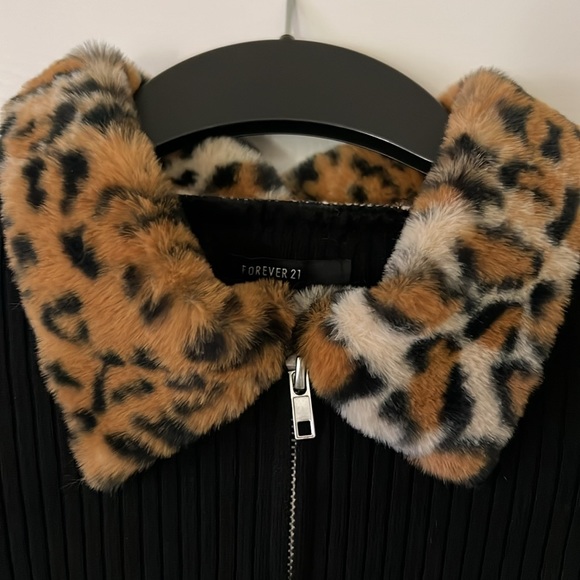 NWOT Forever 21 Faux Leopard Fur Zip-Up Sweater Size S - Picture 3 of 7